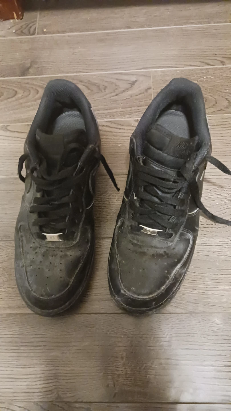 Beat airforce 1s size 10.5 to 11