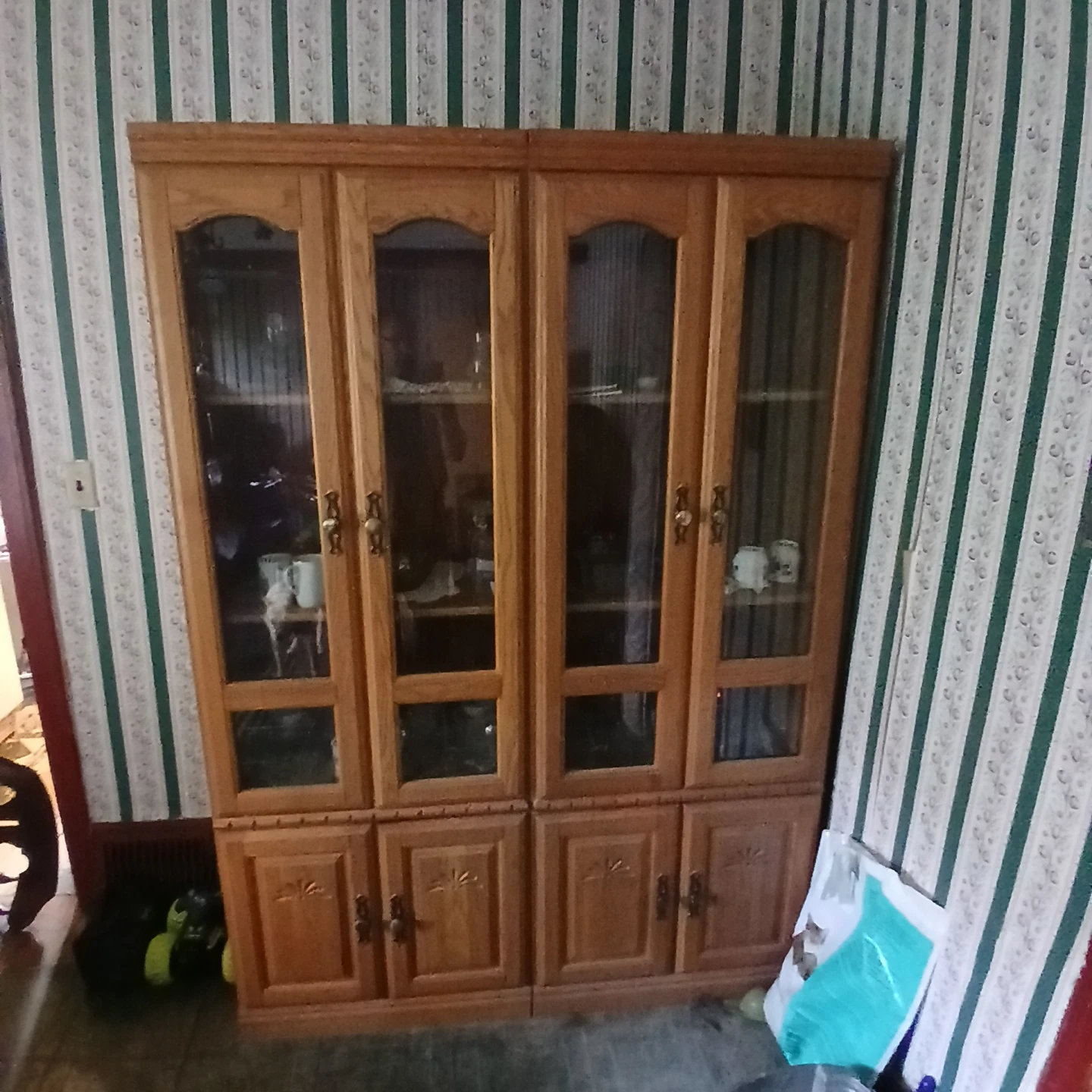 Oak Finish 4-Door China Cabinet - photo 2