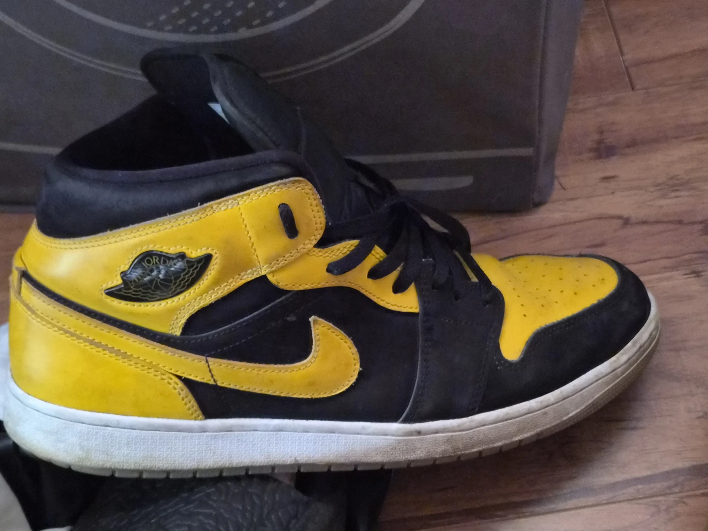 Nike Air Jordan 1 Mid Yellow and Black - photo 2