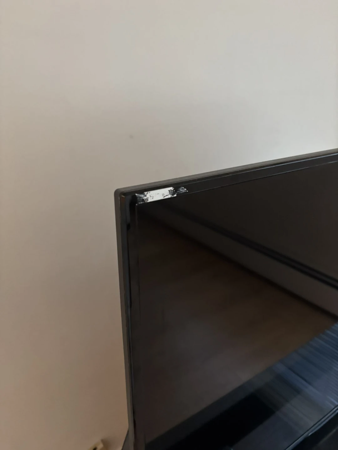 Insignia 40-inch LED TV - photo 3