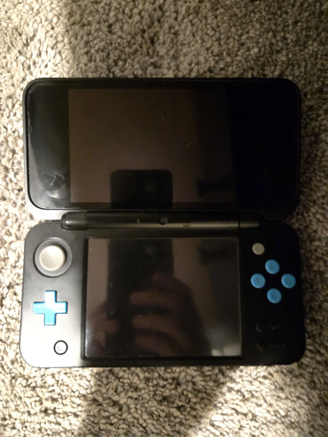 New Nintendo 2DS XL with a game and charger - photo 3