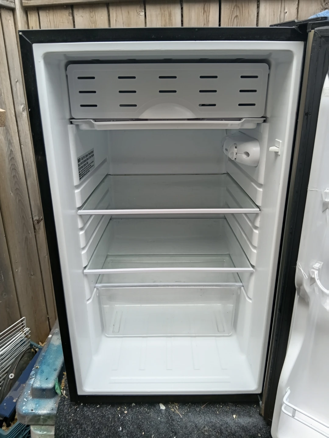 Insignia Premium Compact Mini Fridge READ DESCRIPTION ON SIZE - photo 2