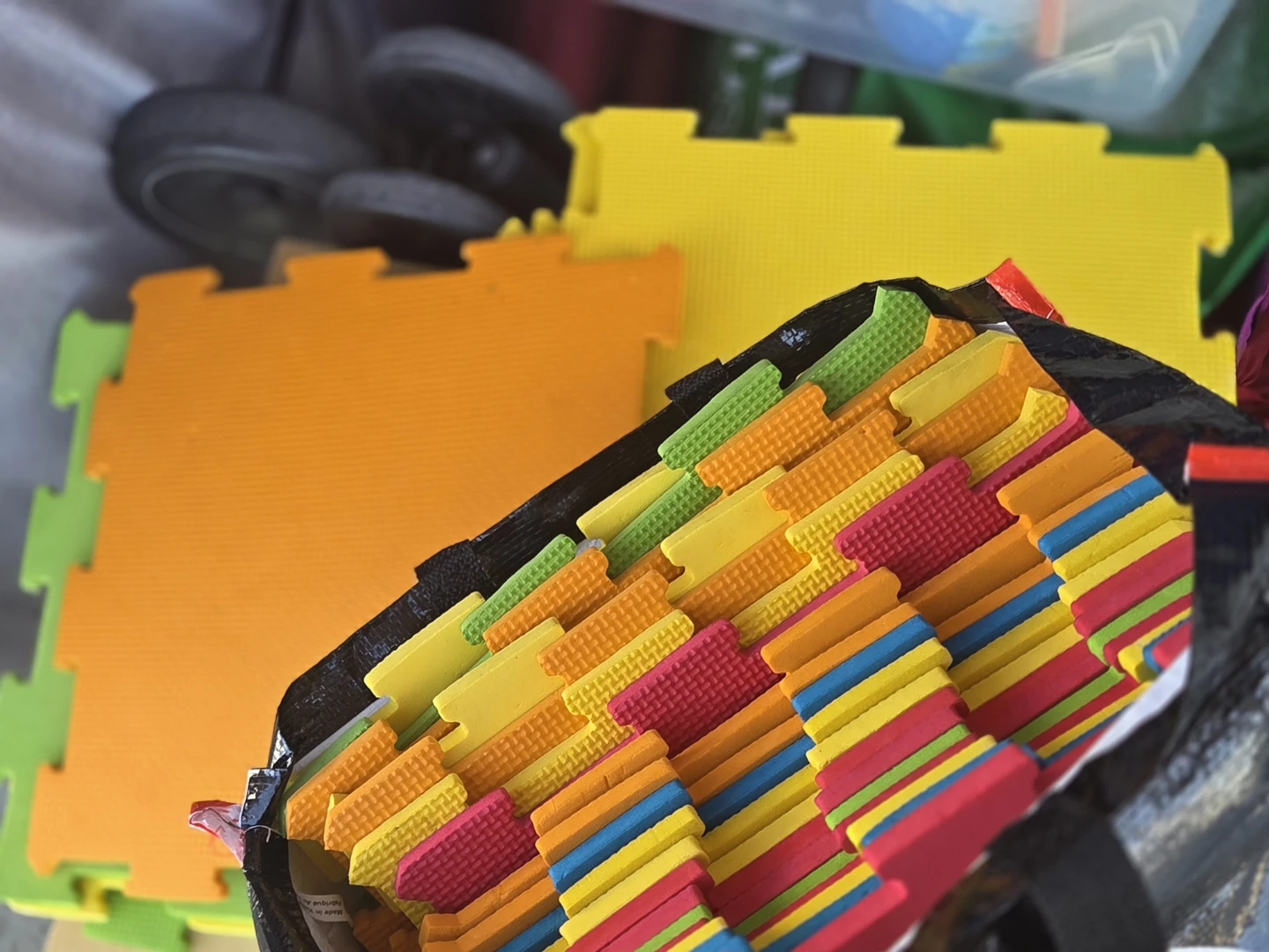 Set of multi-coloured foam play mats - photo 4
