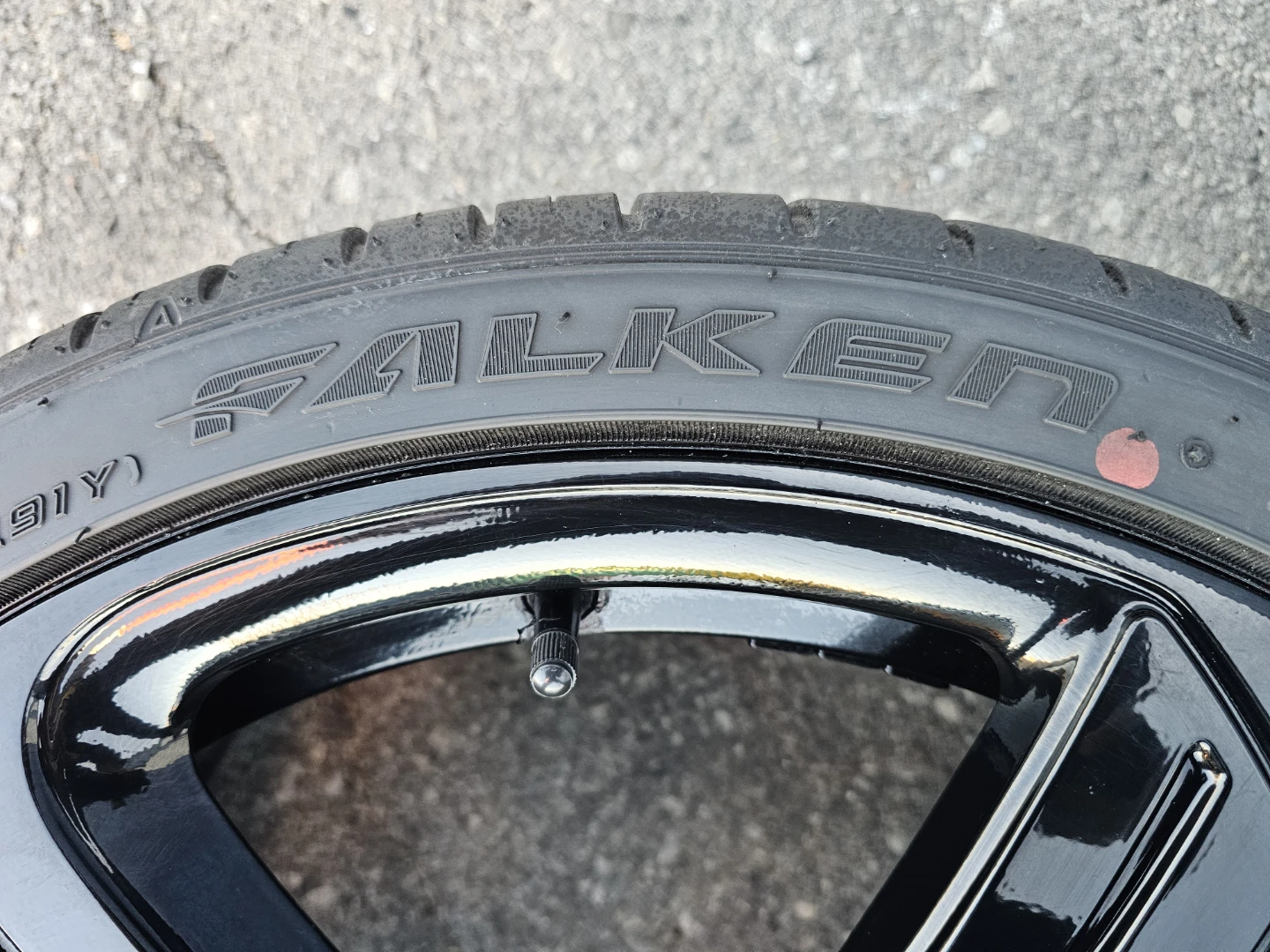 VOLKSWAGEN GOLF R O.E.M RIMS AND ALL SEASON TIRES - photo 5