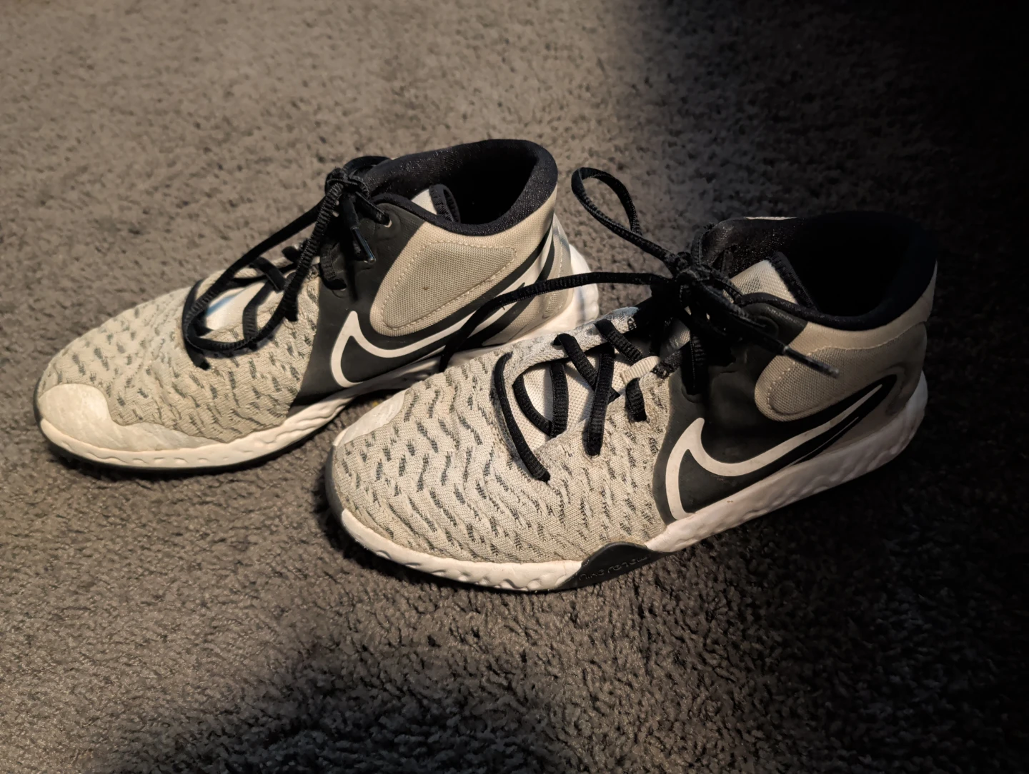 Nike Renew Grey and Black Sneakers - photo 2