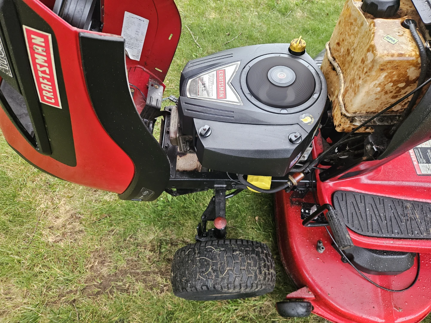 Craftsman YT3000 Riding Lawn Mower - photo 4