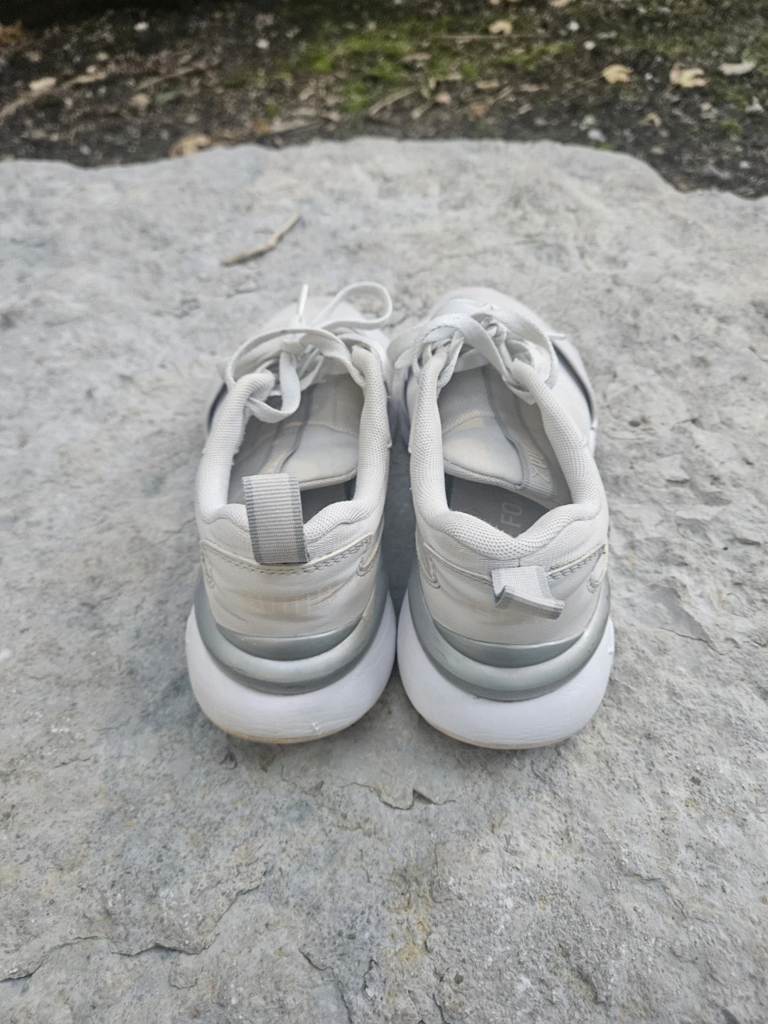 Women's size 6 Puma running shoes - photo 3