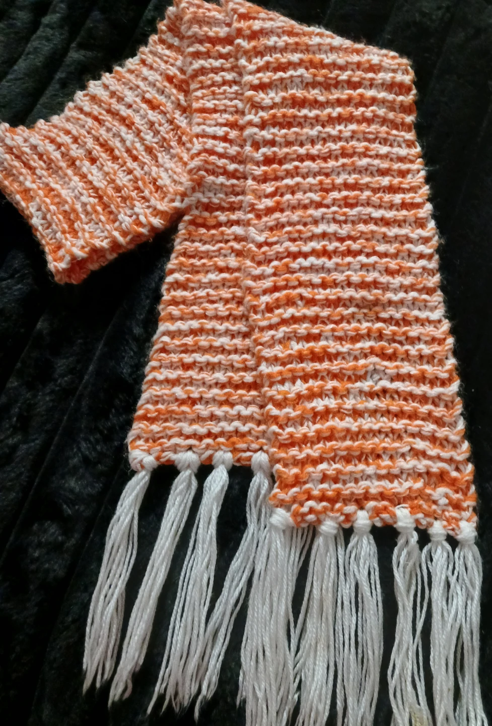 NEW Hand-knitted orange and white scarf with fringe - photo 3