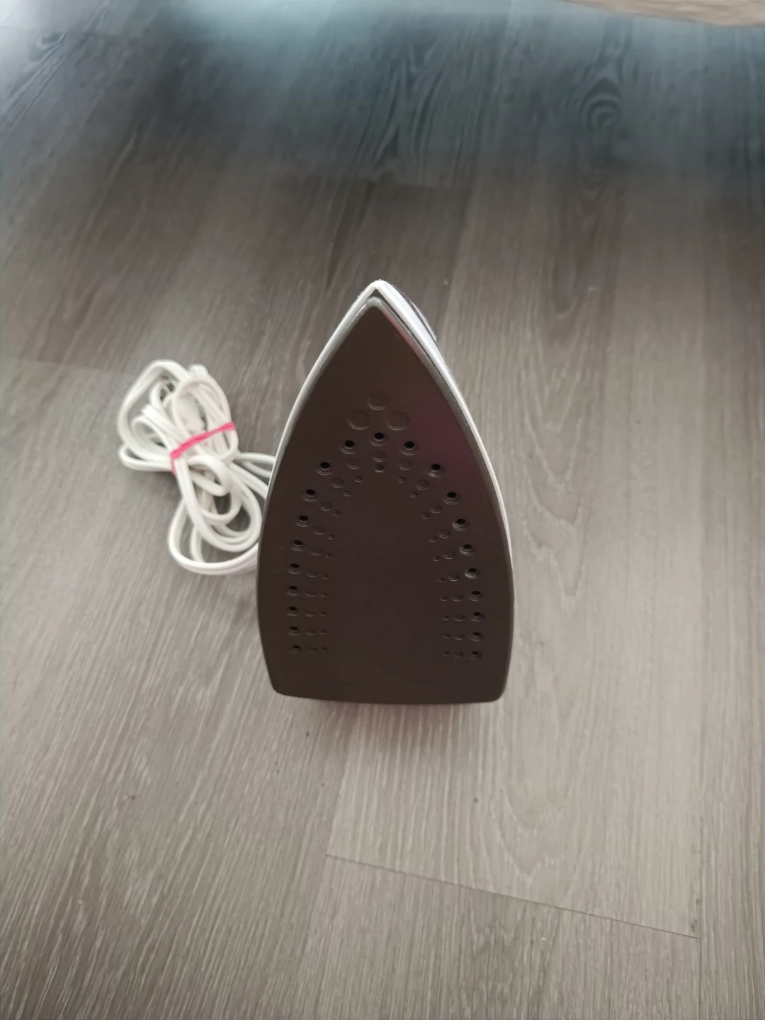 Black+Decker Iron and Tabletop Ironing Board - photo 2