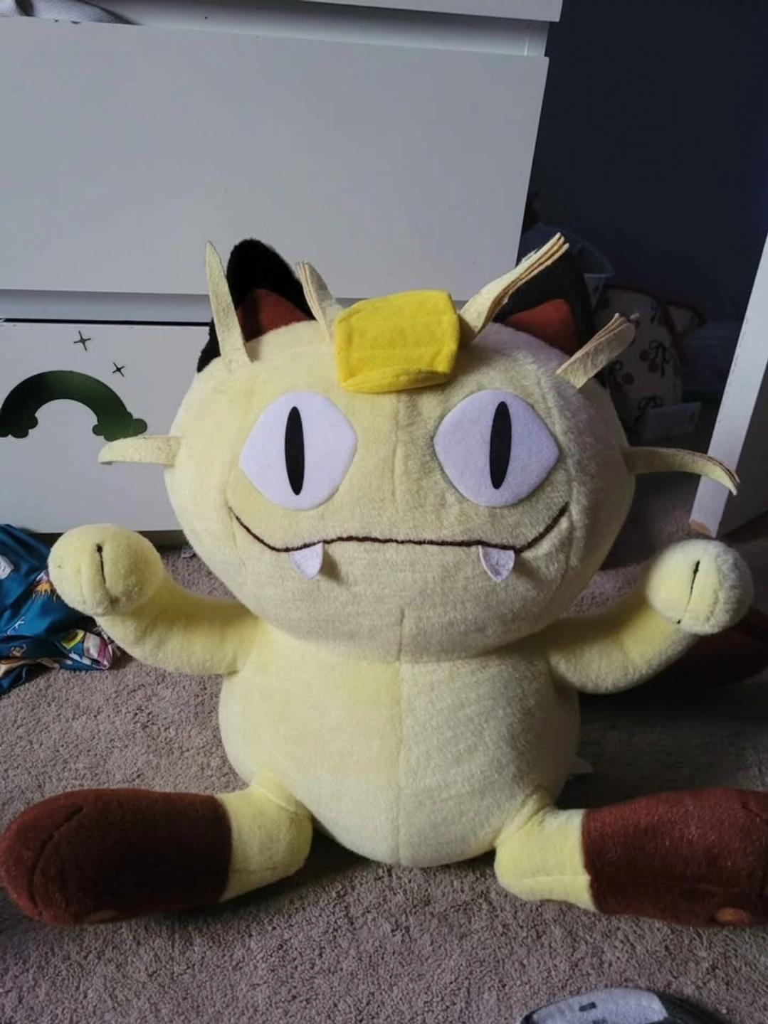 vintage 1999 Hasbro / Tomy Pokémon Meowth jumbo plush toy