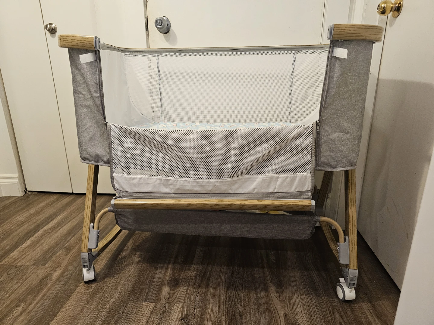 Baby Bedside Bassinet - photo 4