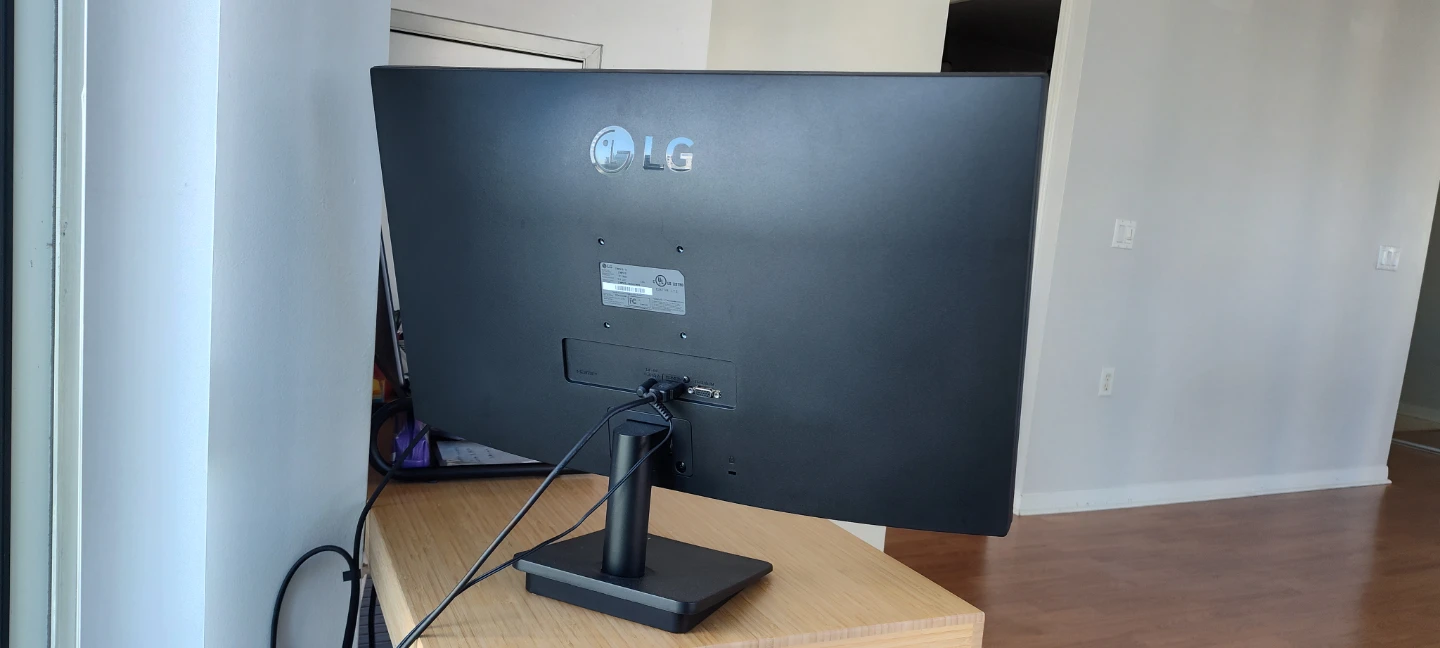 24" LG Monitor with HDMI and D-Sub - photo 2