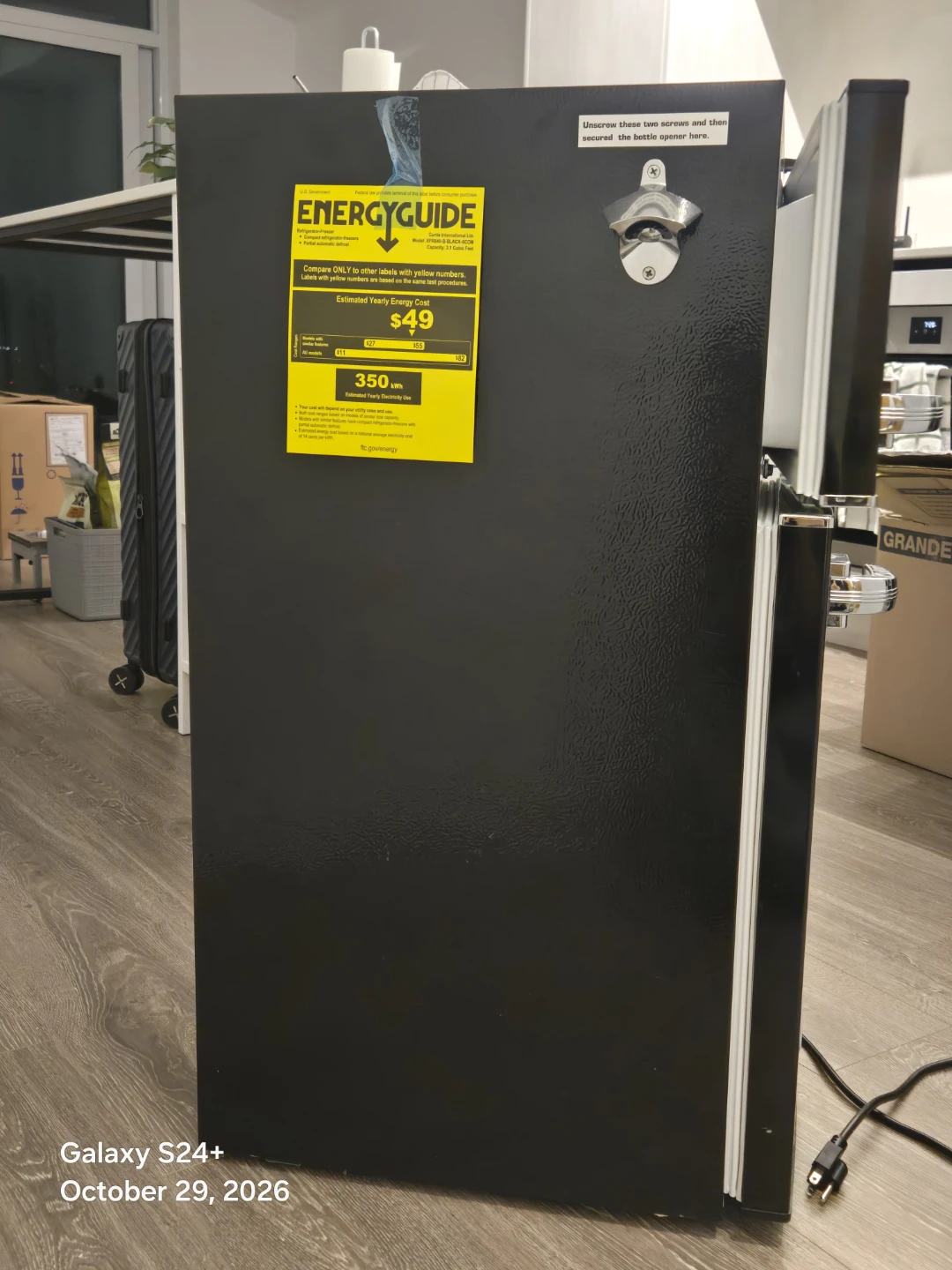 $200 - Black 3.2 Frigidaire Retro Mini Fridge/Freezer - photo 3