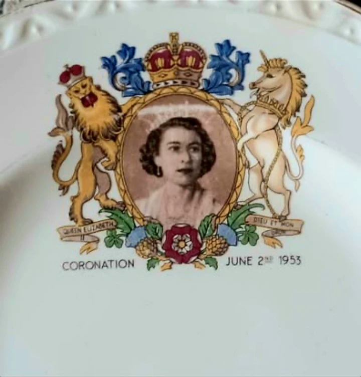 Vtg Queen Elizabeth II Coronation 1953 - photo 2