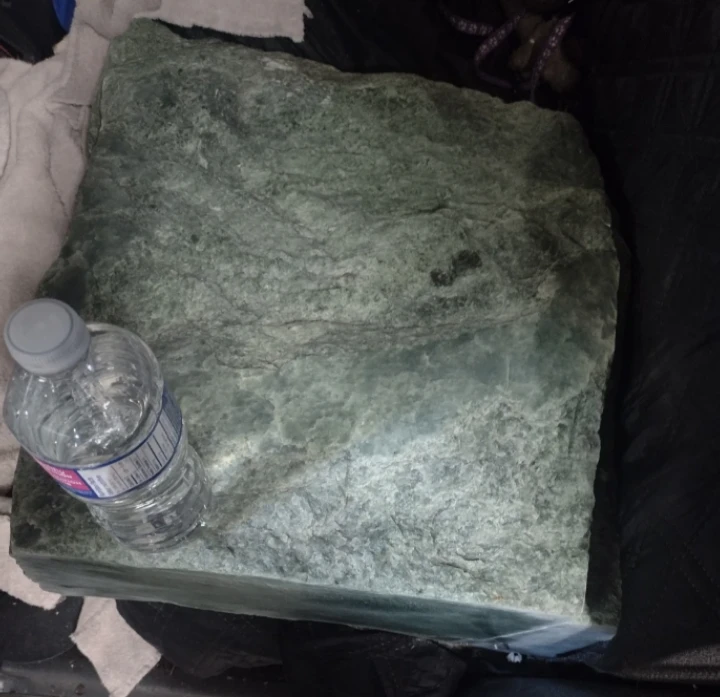 200 lb raw BC nephrite jade slab - photo 4