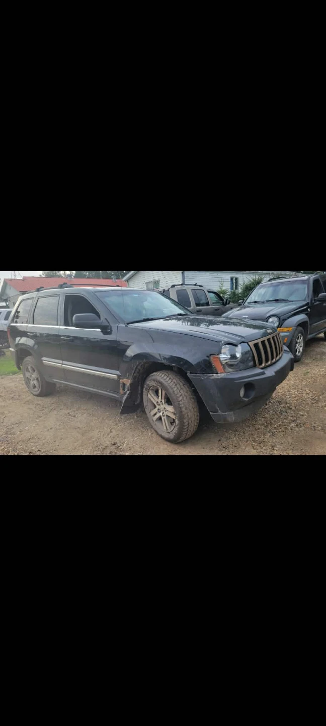 Jeep Grand Cherokee SUV - photo 2
