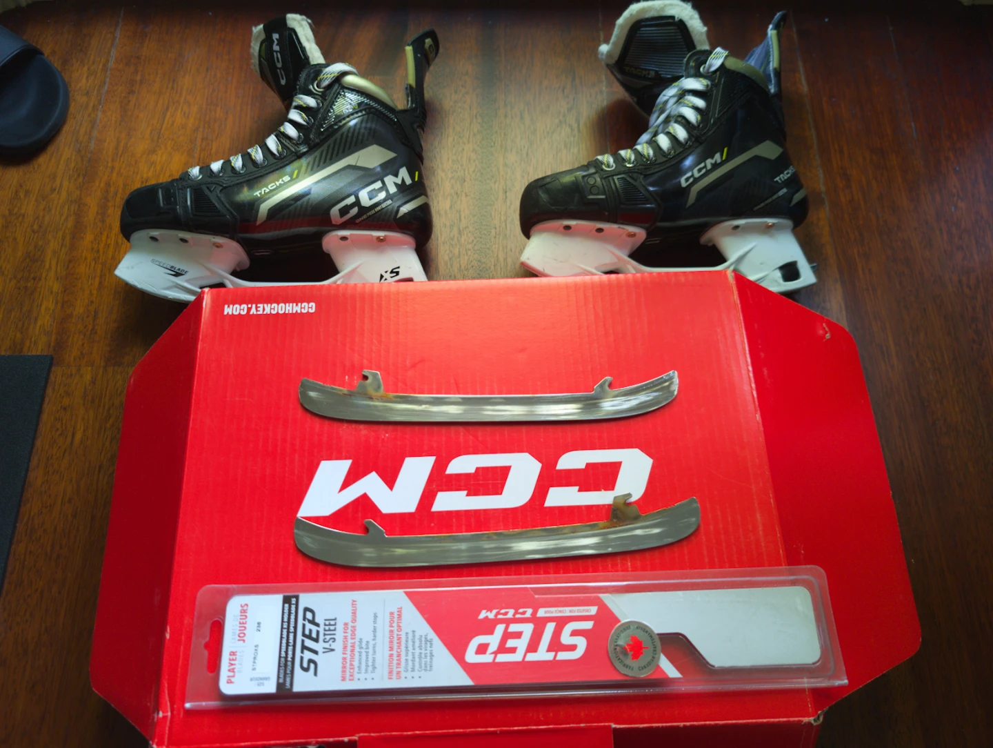 CCM Tacks AS-V Hockey Skates Size 4.5 - photo 3