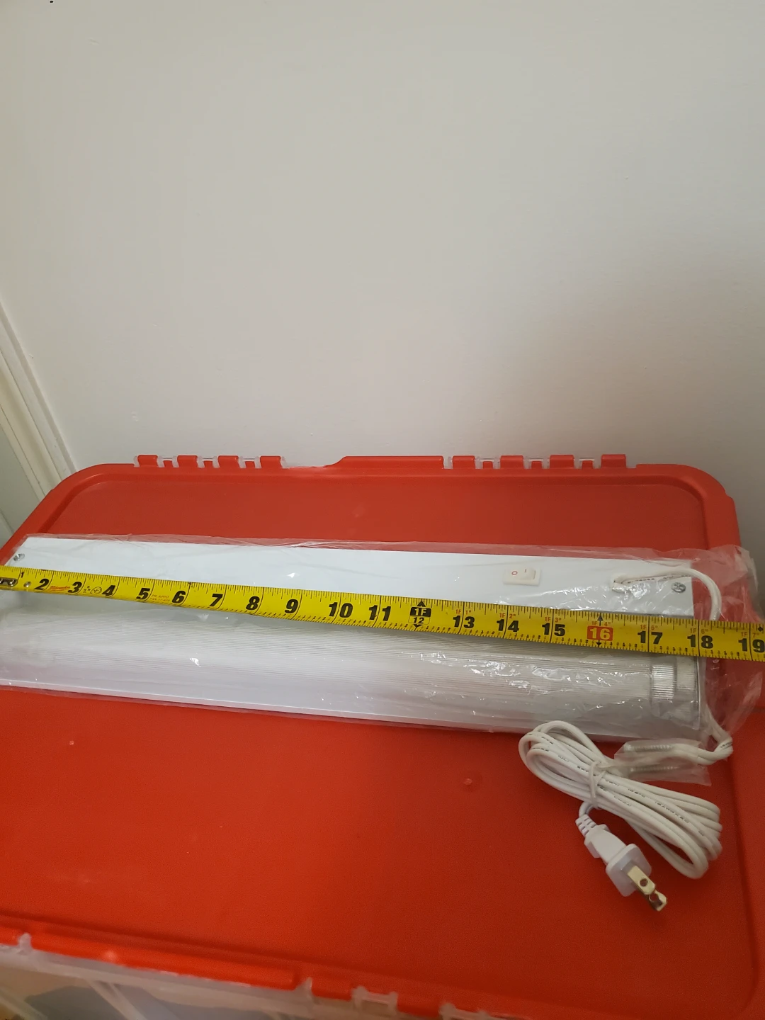 Globe Multipurpose Fluorescent Fixture 18 inch - photo 5