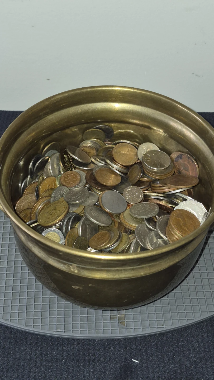 Pocket change bucket