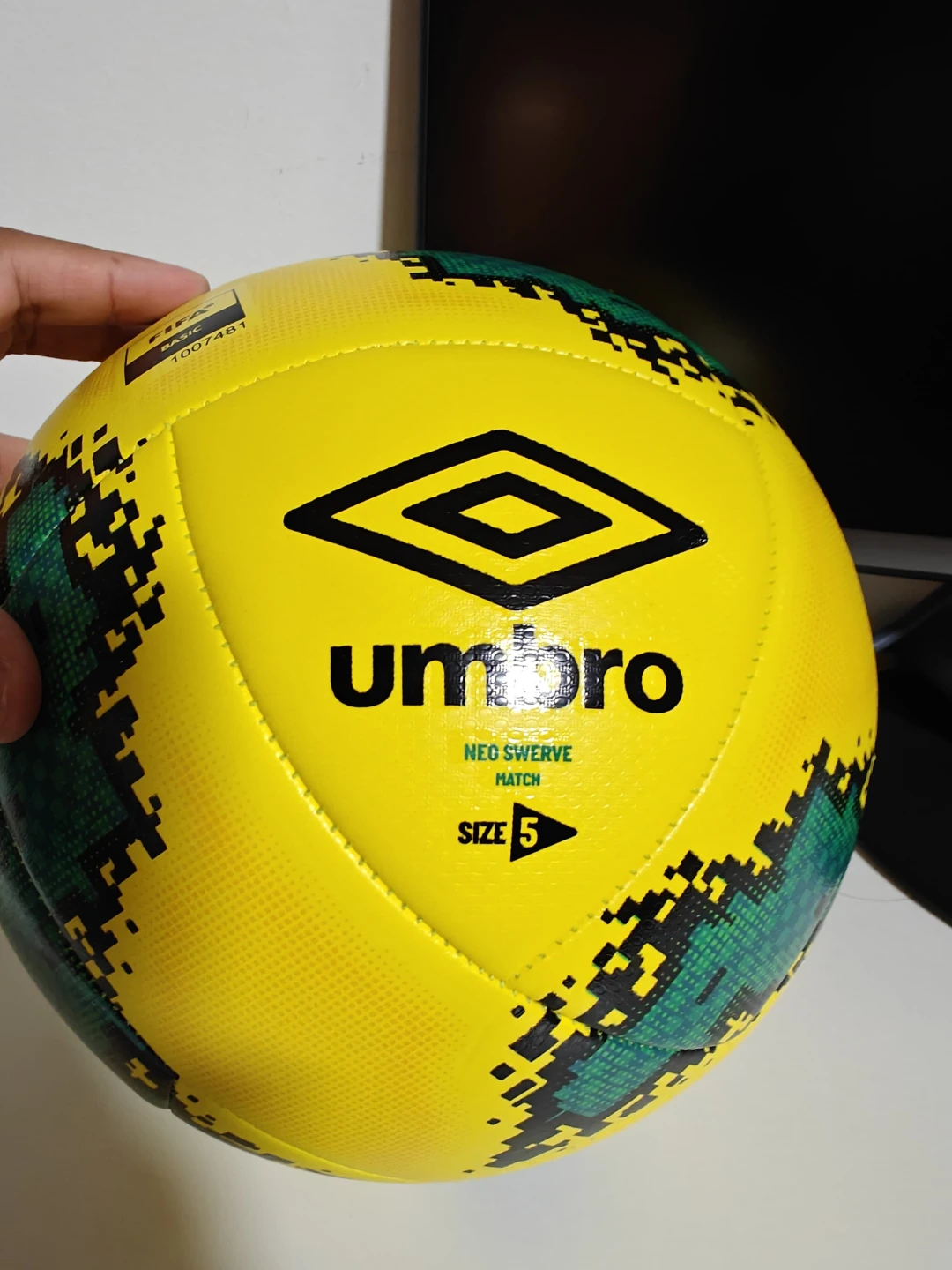 Two Umbro Neo Swerve Size 5 Soccer Balls - photo 5