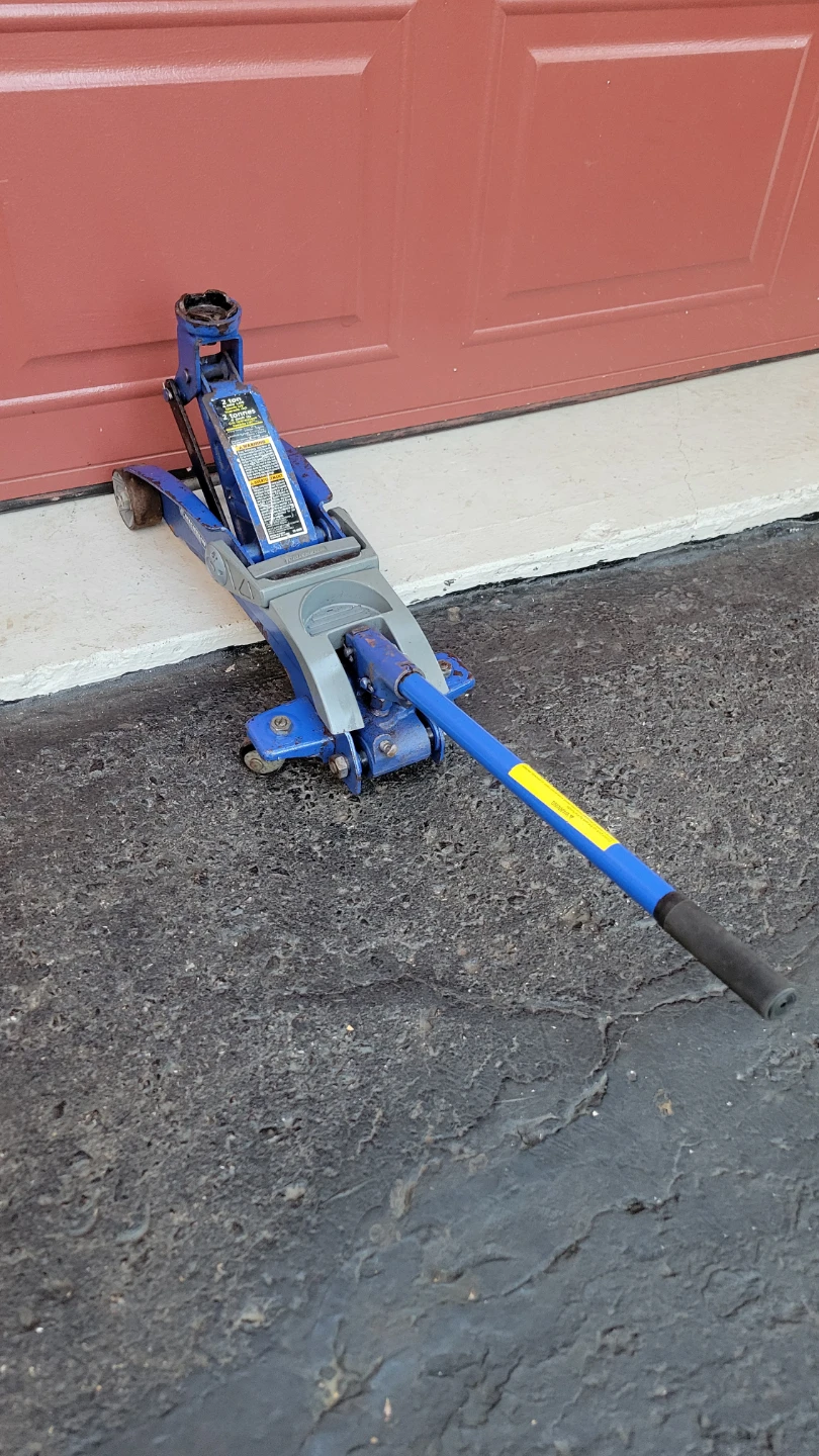 Michelin 2 Ton Hydraulic Floor Jack - photo 2