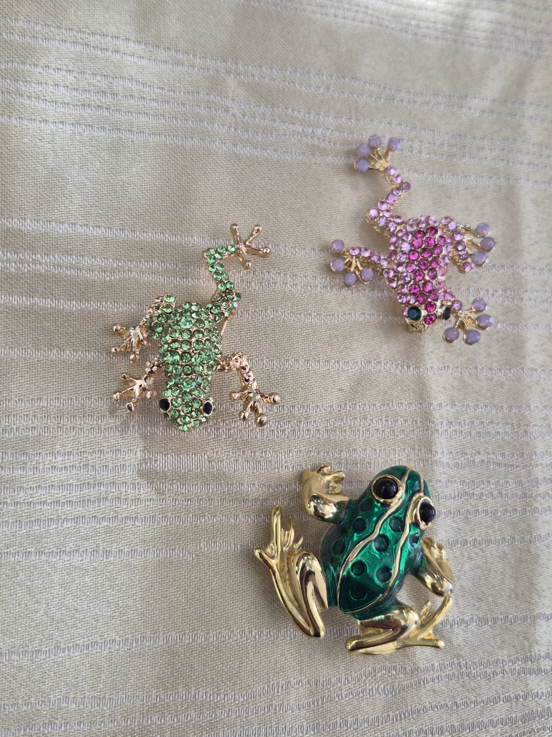 Beautiful 1 1/2"  - 2" Frog Fashion Broochs - photo 2
