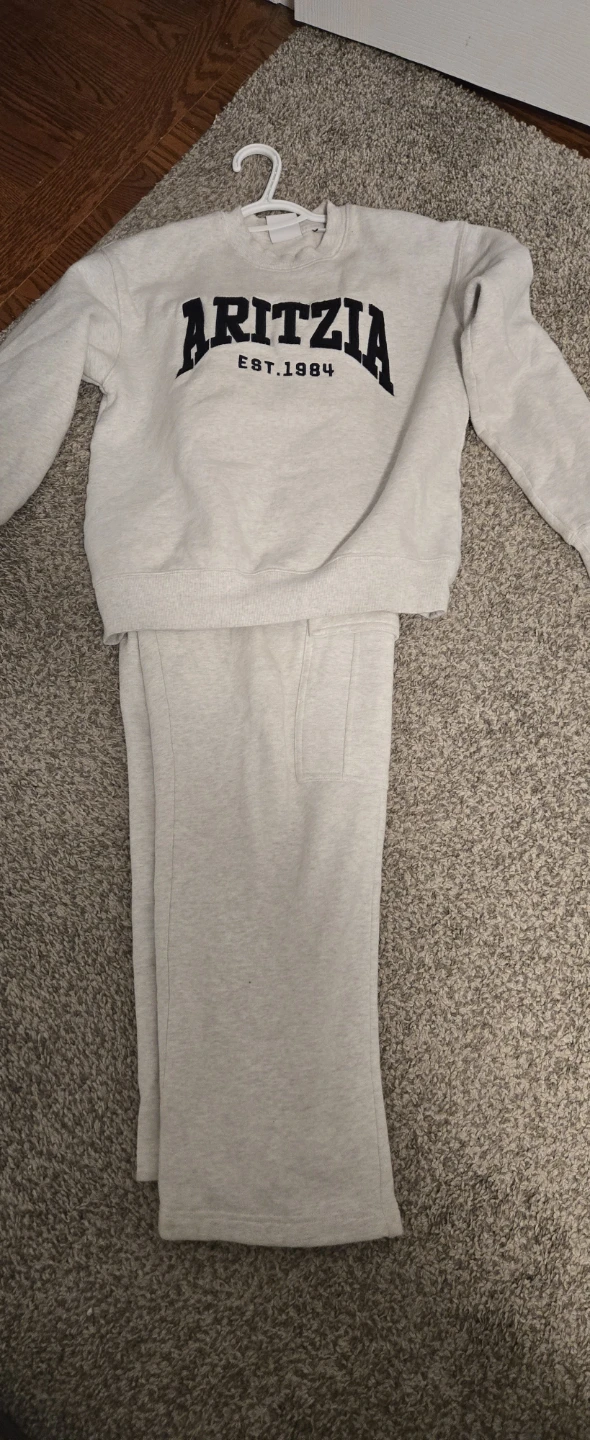 Aritizia sweatshirt and pants - photo 2