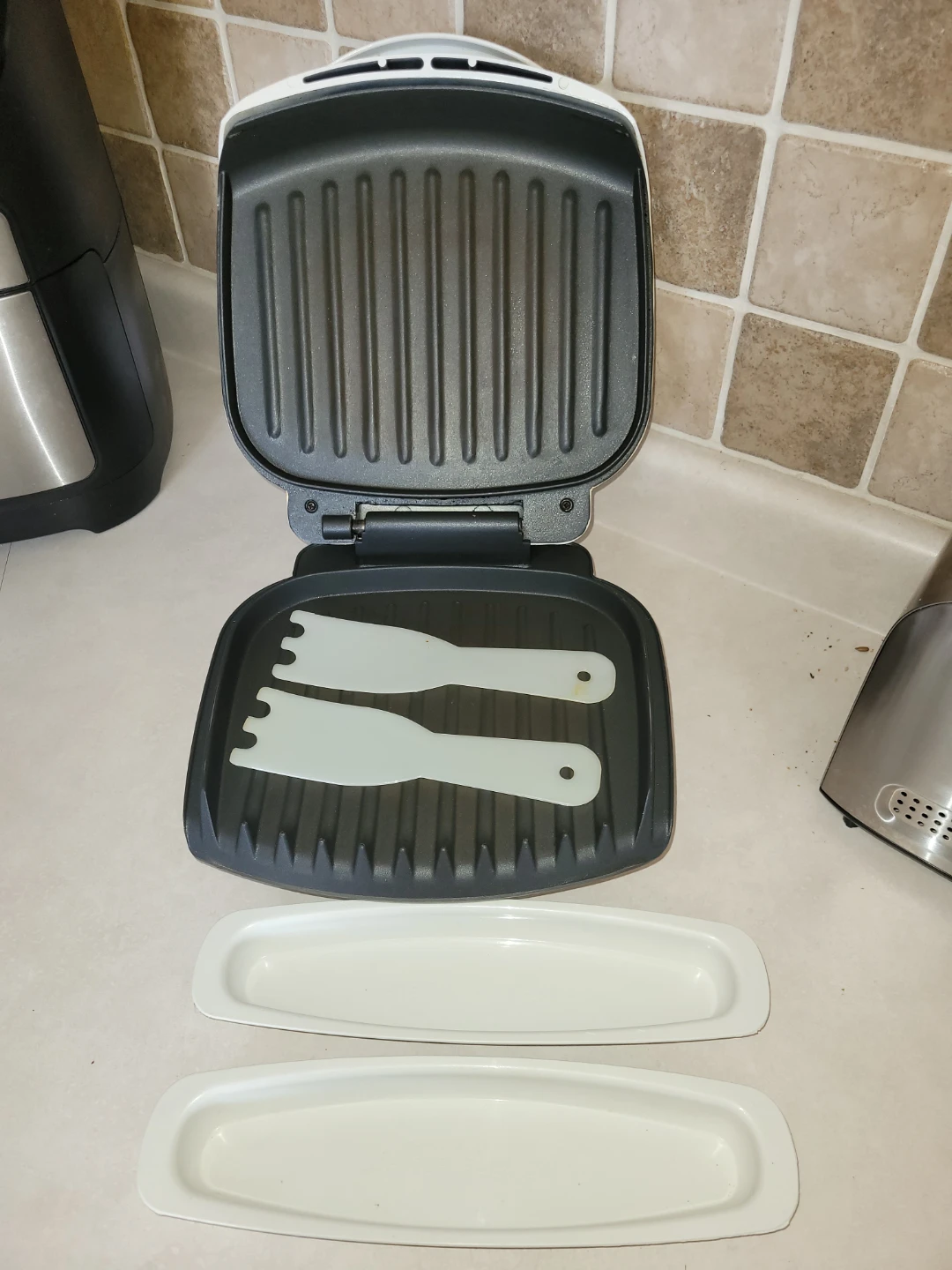 George Foreman Lean Mean Fat Reducing Grilling Machine - photo 2