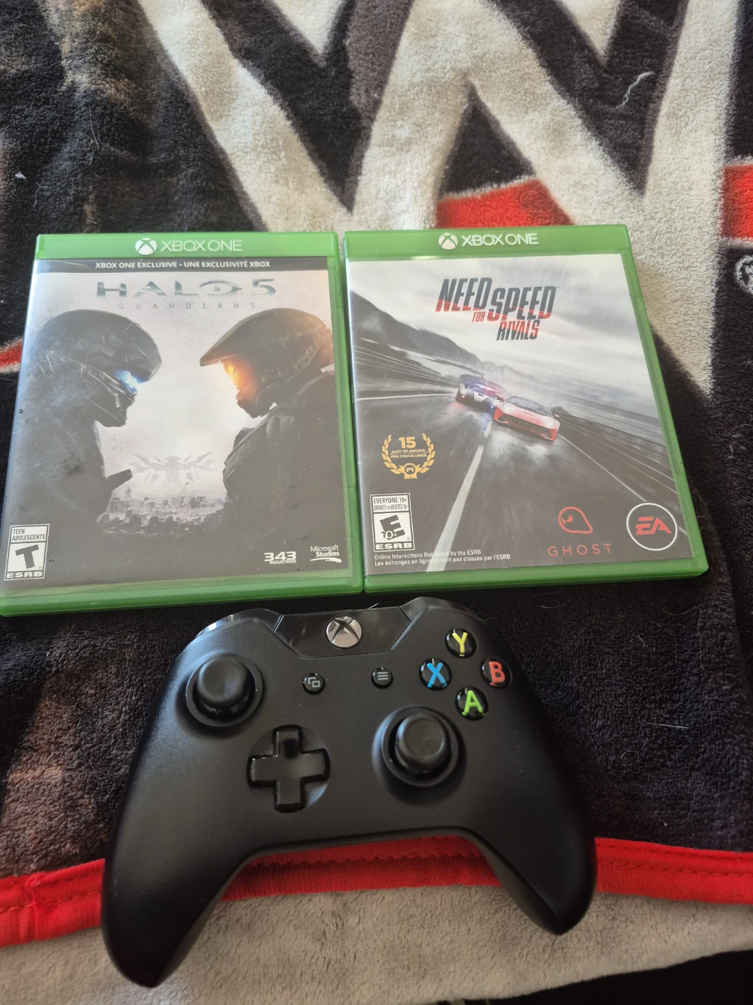 Xbox One Wireless Controller and 2 Games - photo 2