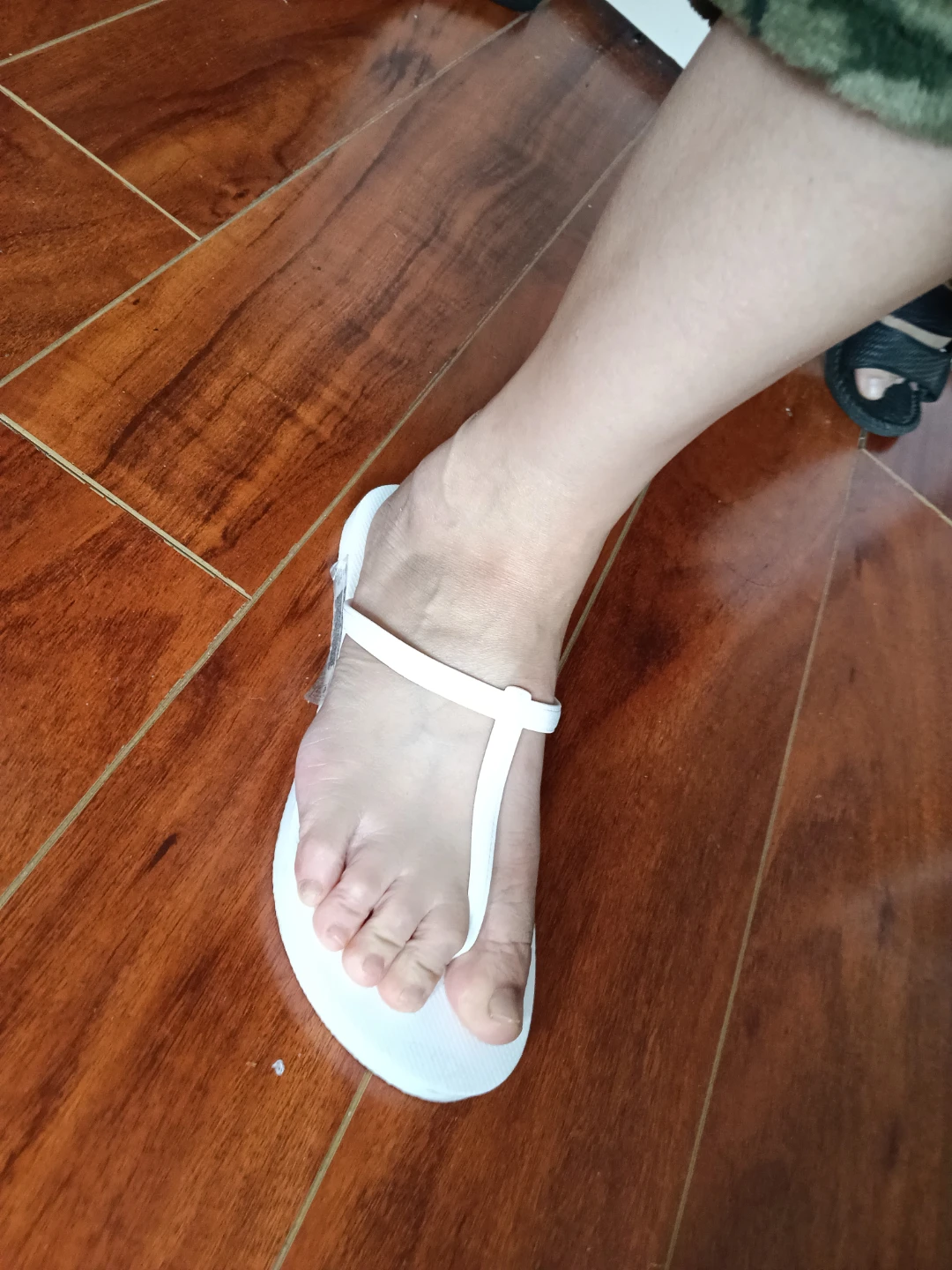 Old Navy White Flip Flops