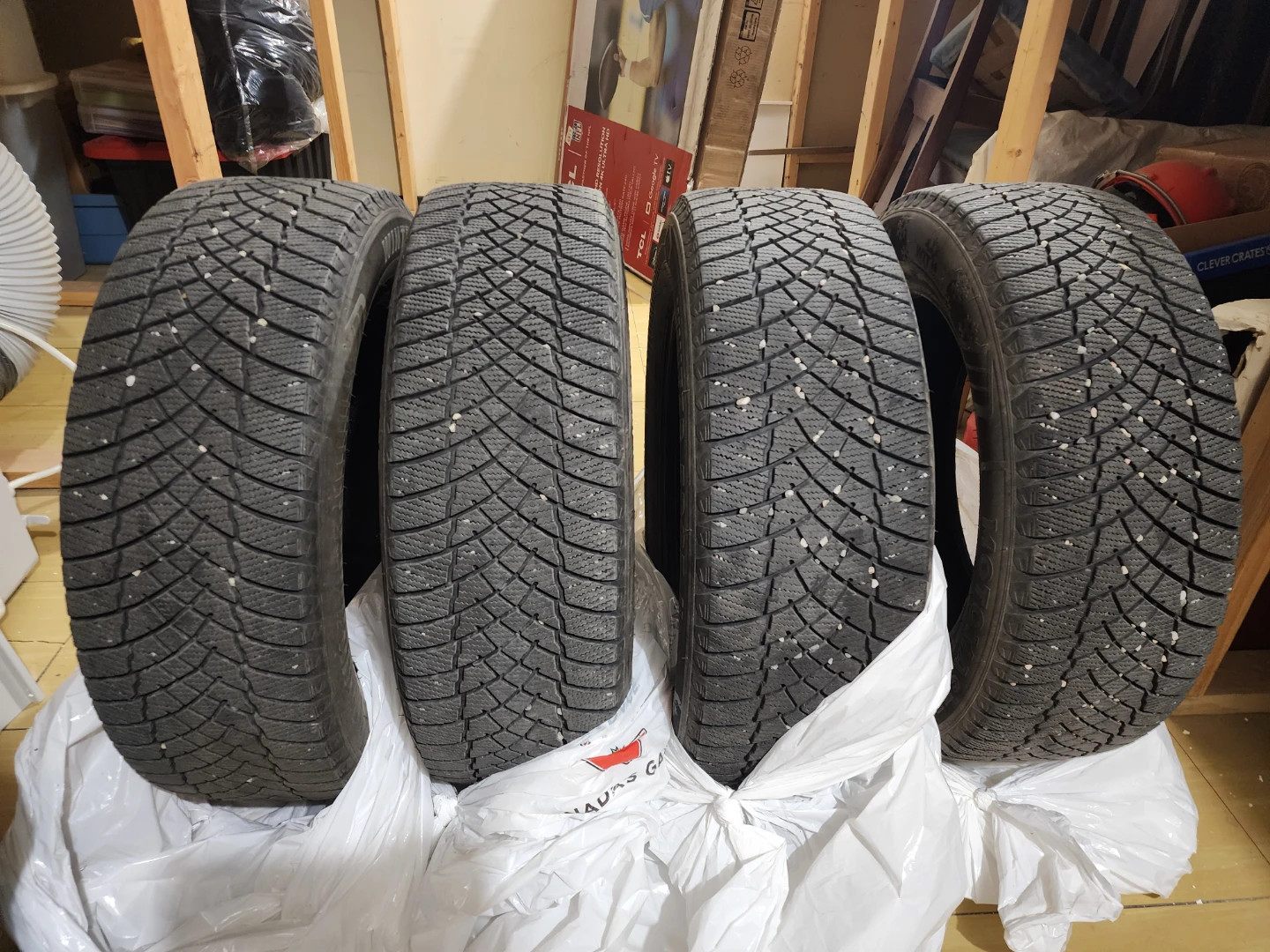 Set of 4 Winter Edge II Tires 215/60R17