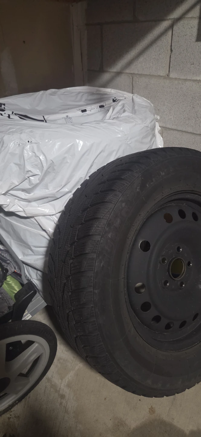 4 Winter Tires on Rims + TPMS — Uniroyal 245/65R17 — Honda Pilot