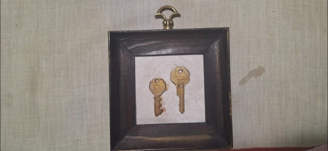 Vintage Framed Key Display - photo 2