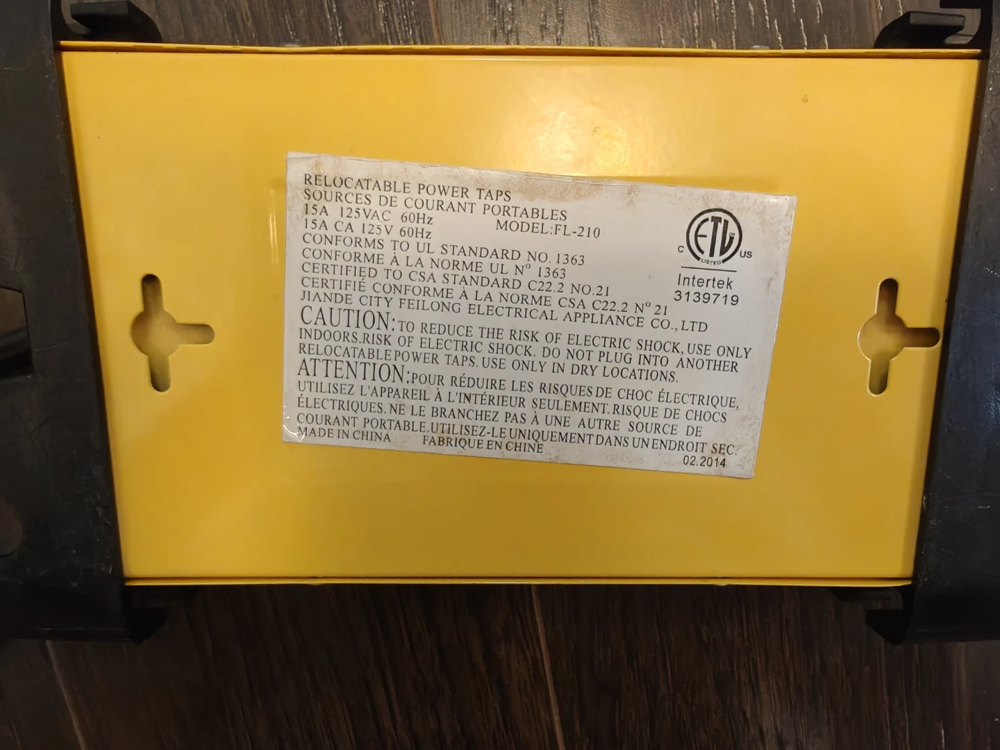 NOMA 8-Outlet Power Bar w/ Circuit Breaker - photo 3