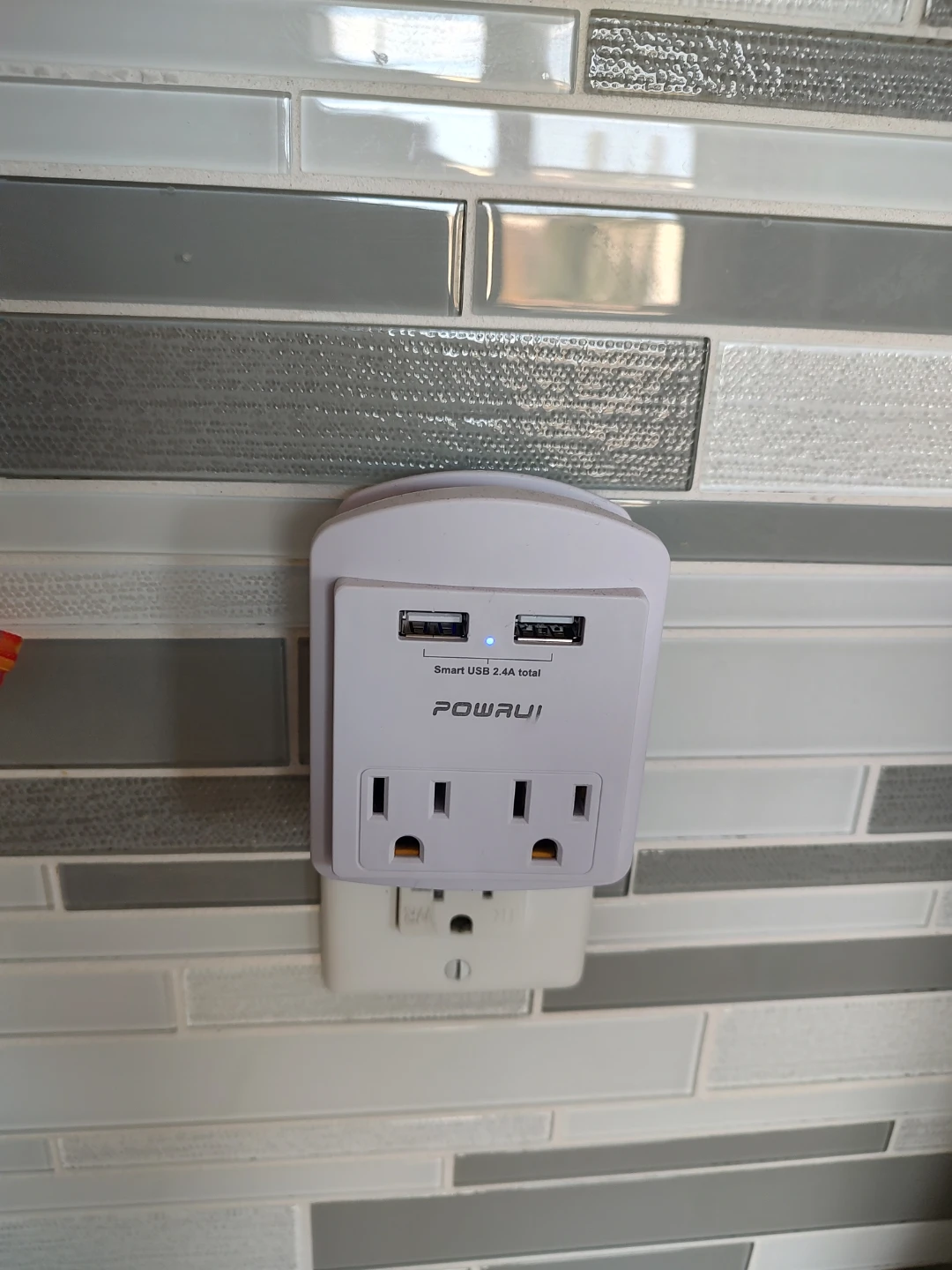 POWRUI Outlet Extender with USB Ports and phone holder - photo 4