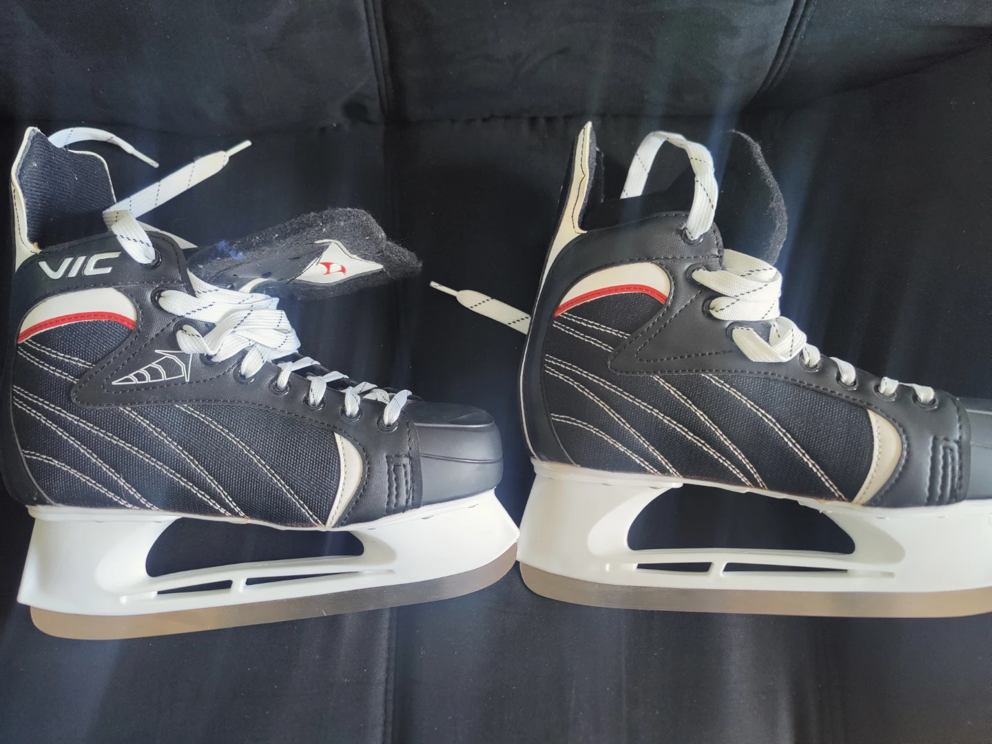 VIC Ice Skates Black