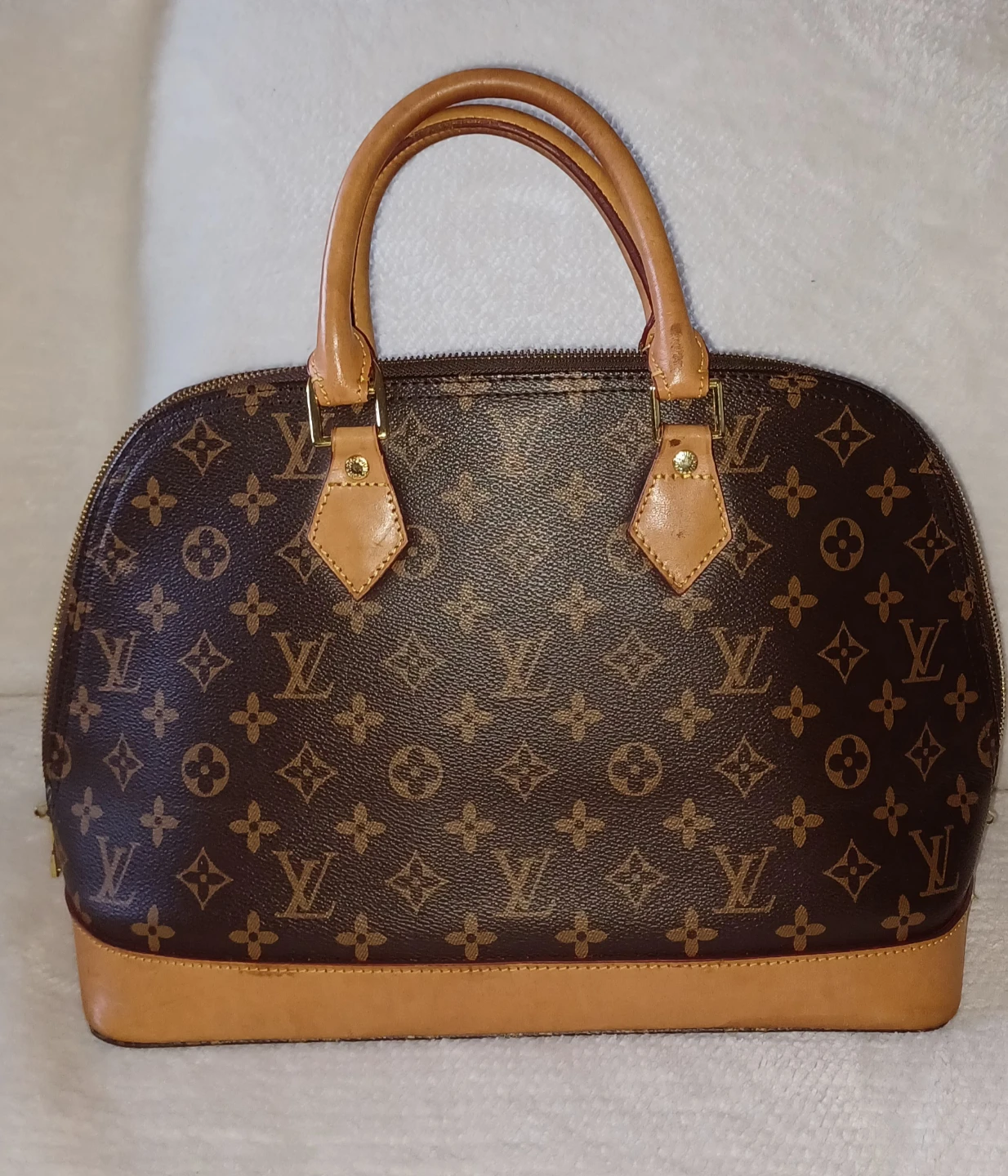 Louis Vuitton Alma MM Monogram Handbag
