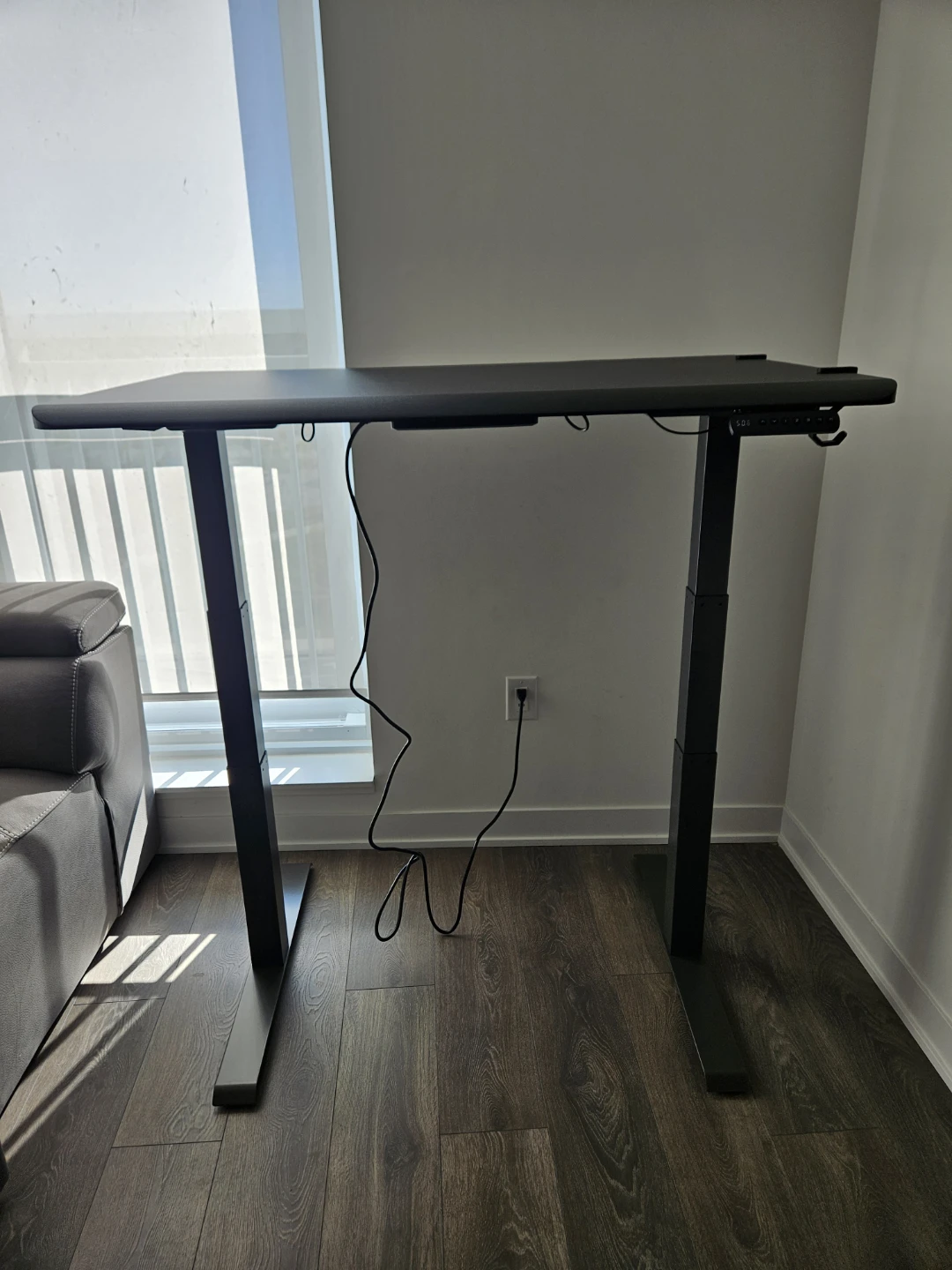 Vari Electric Standing Desk with comfort edge - photo 4