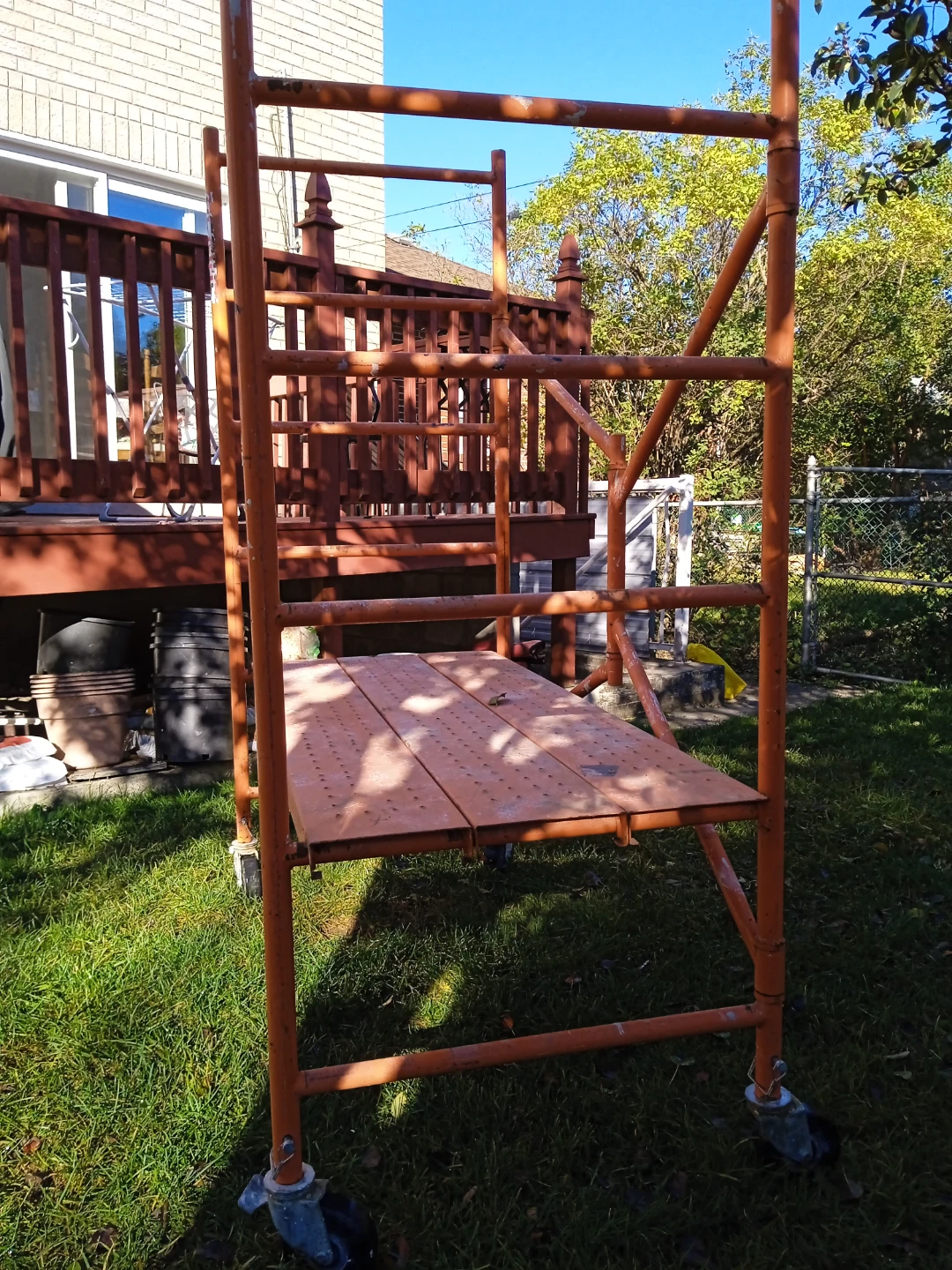 Orange metal rolling scaffold - photo 4