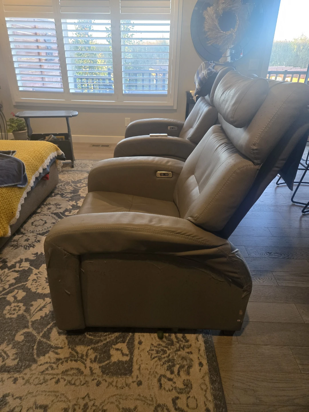 Theater style recliners - photo 2