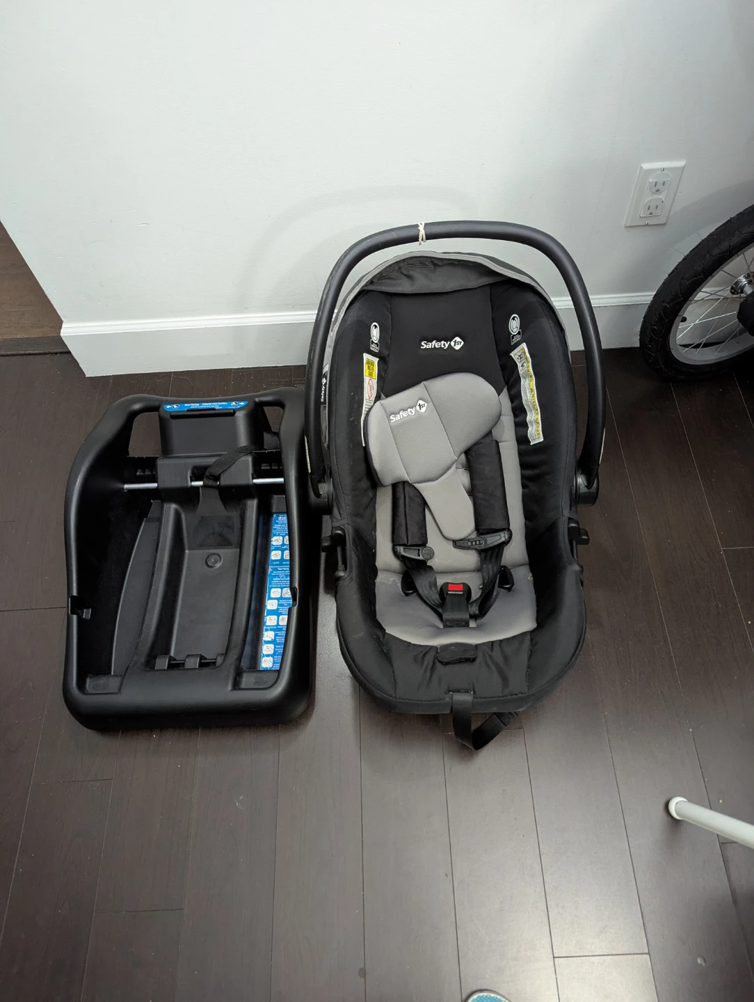 Safety 1st Infant Car Seat with Base - photo 3