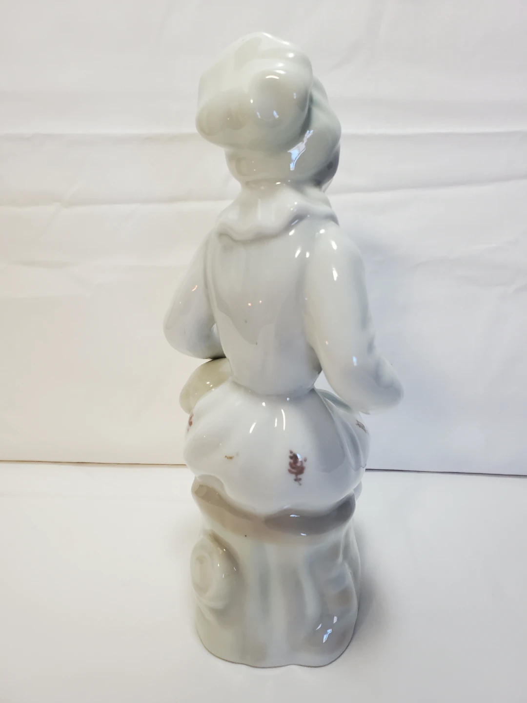 Tengra Lladro  Spanish Made  Porcelain woman With Lamb figurine - photo 5