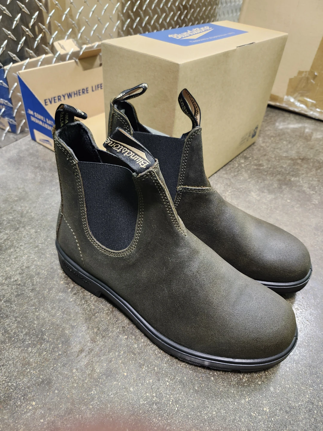 Blundstone 1615 Dark Olive Suede Boots
