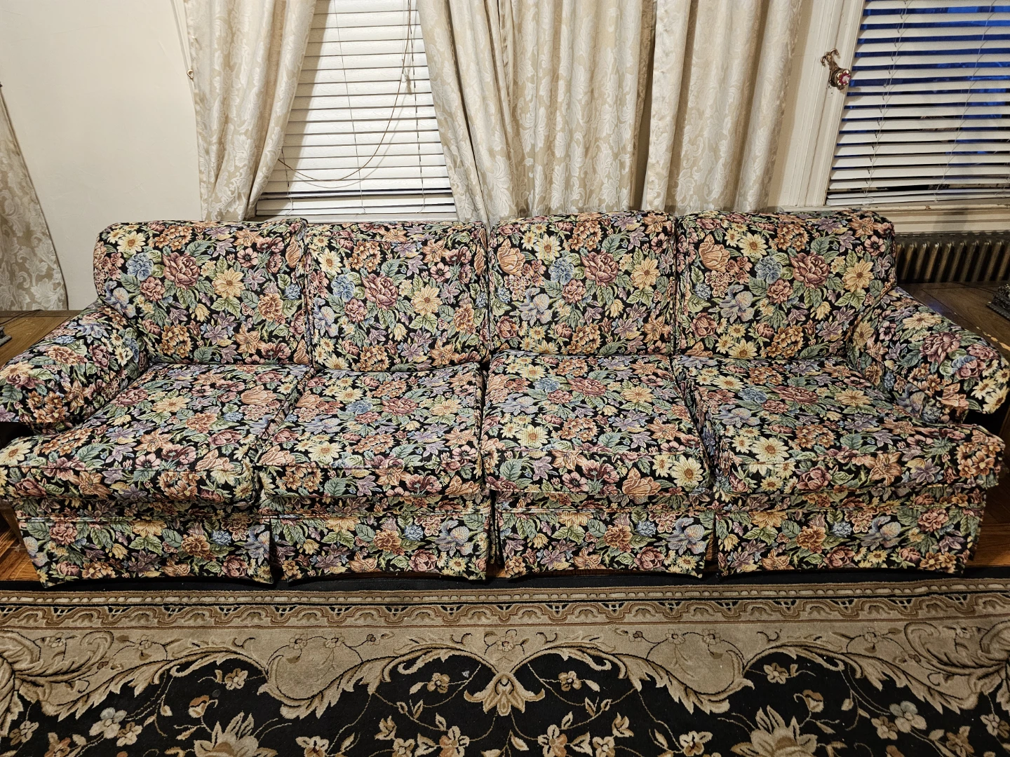 3-piece Victorian sectional couch - photo 4
