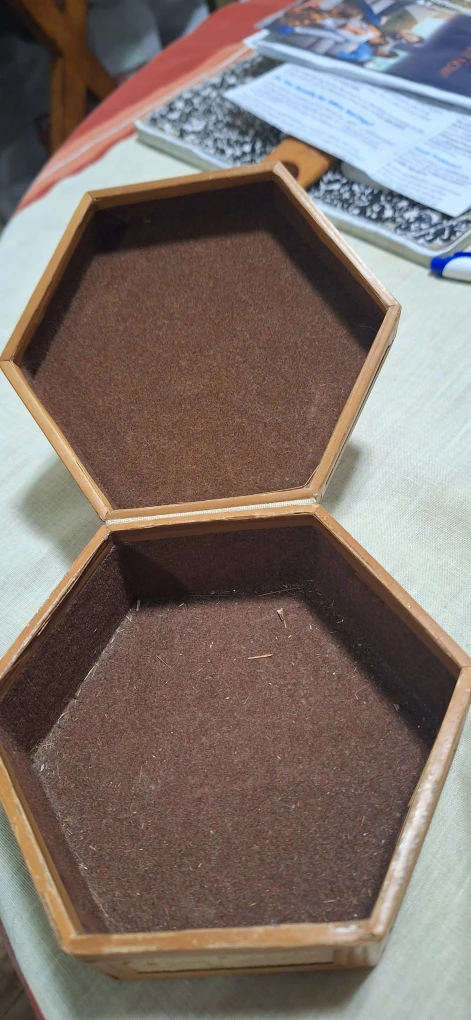 Vintage Hexagonal Wooden Keepsake Box - photo 3