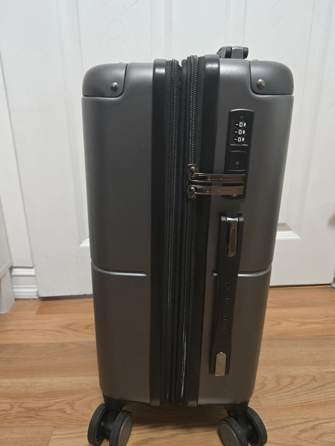 Air Canada Hardside Carry-On Spinner Suitcase - photo 3