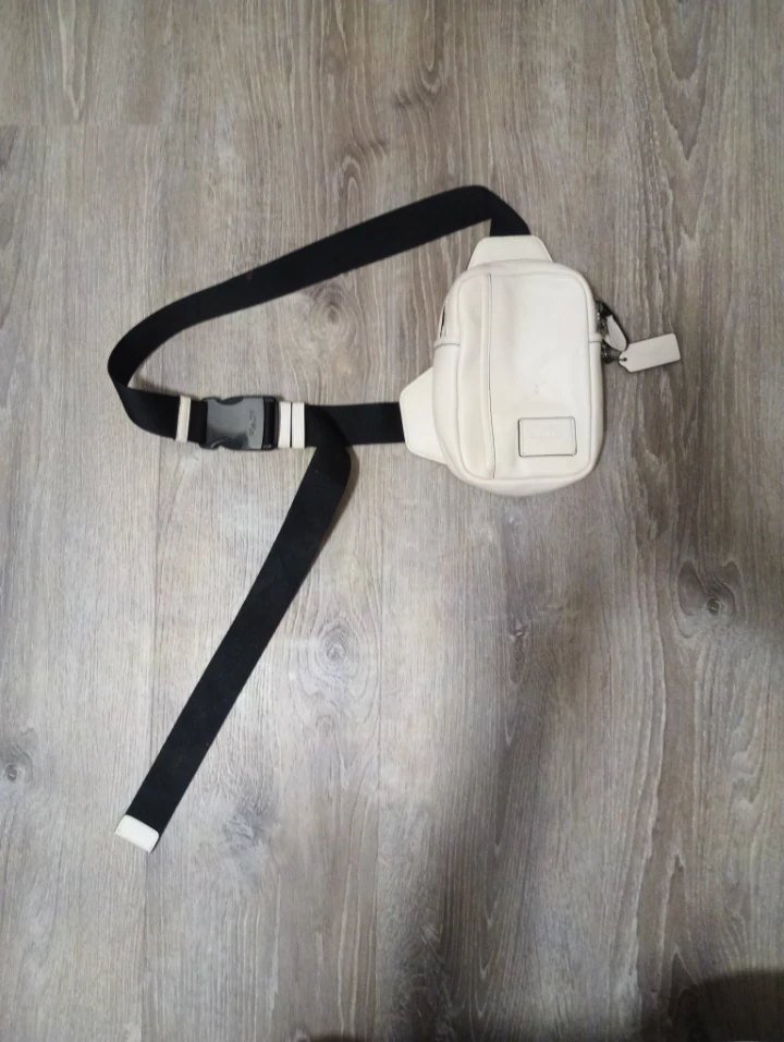 Coach White Leather Sling Bag - photo 3