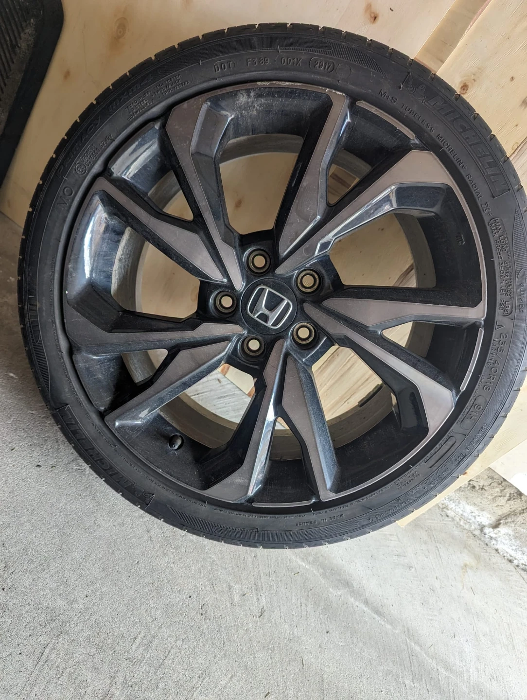 Michelin Primacy Tire with Honda Rim 235/40R18