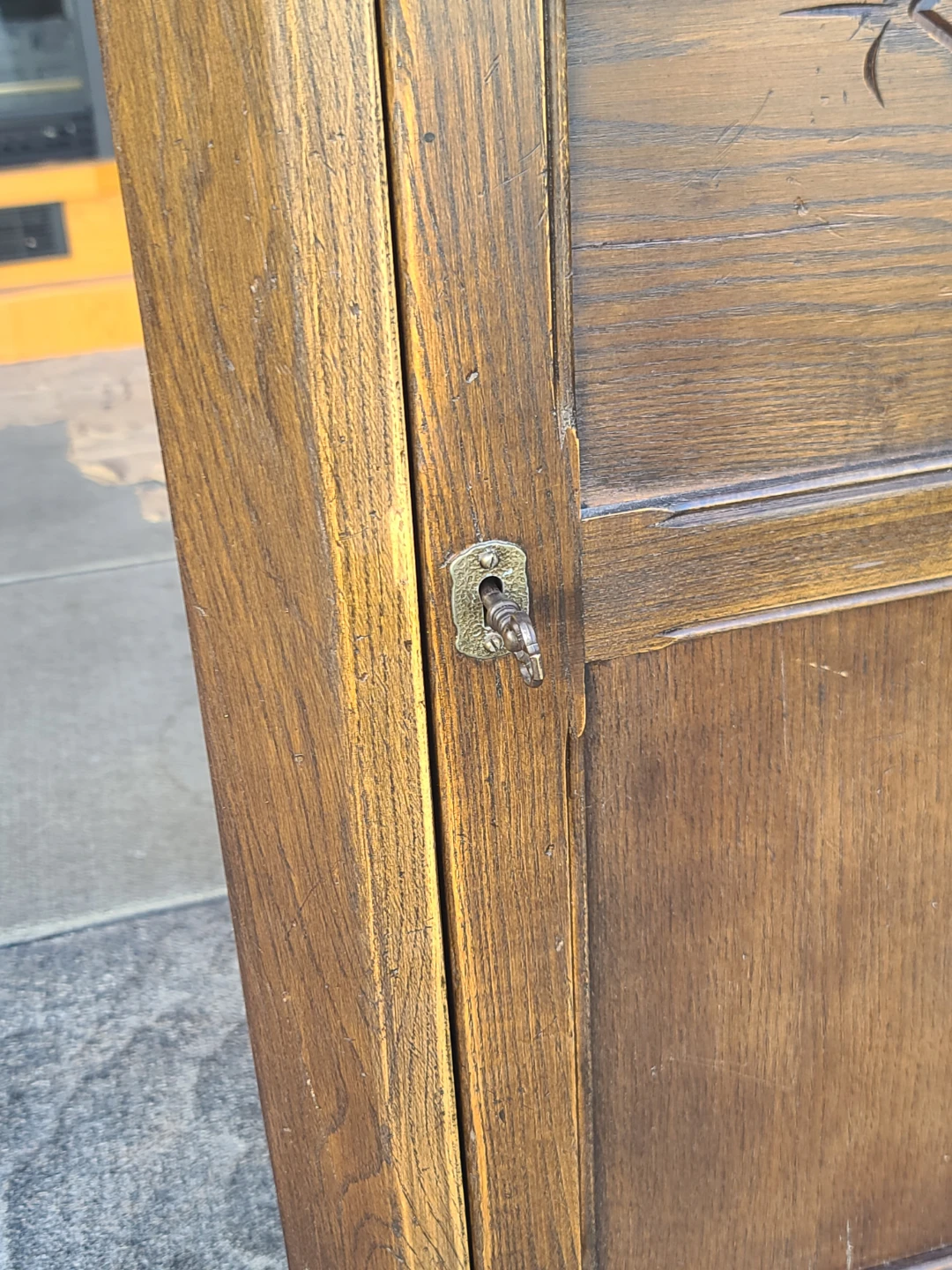 Beautiful vintage Jaycee Furniture corner cabinet - photo 2