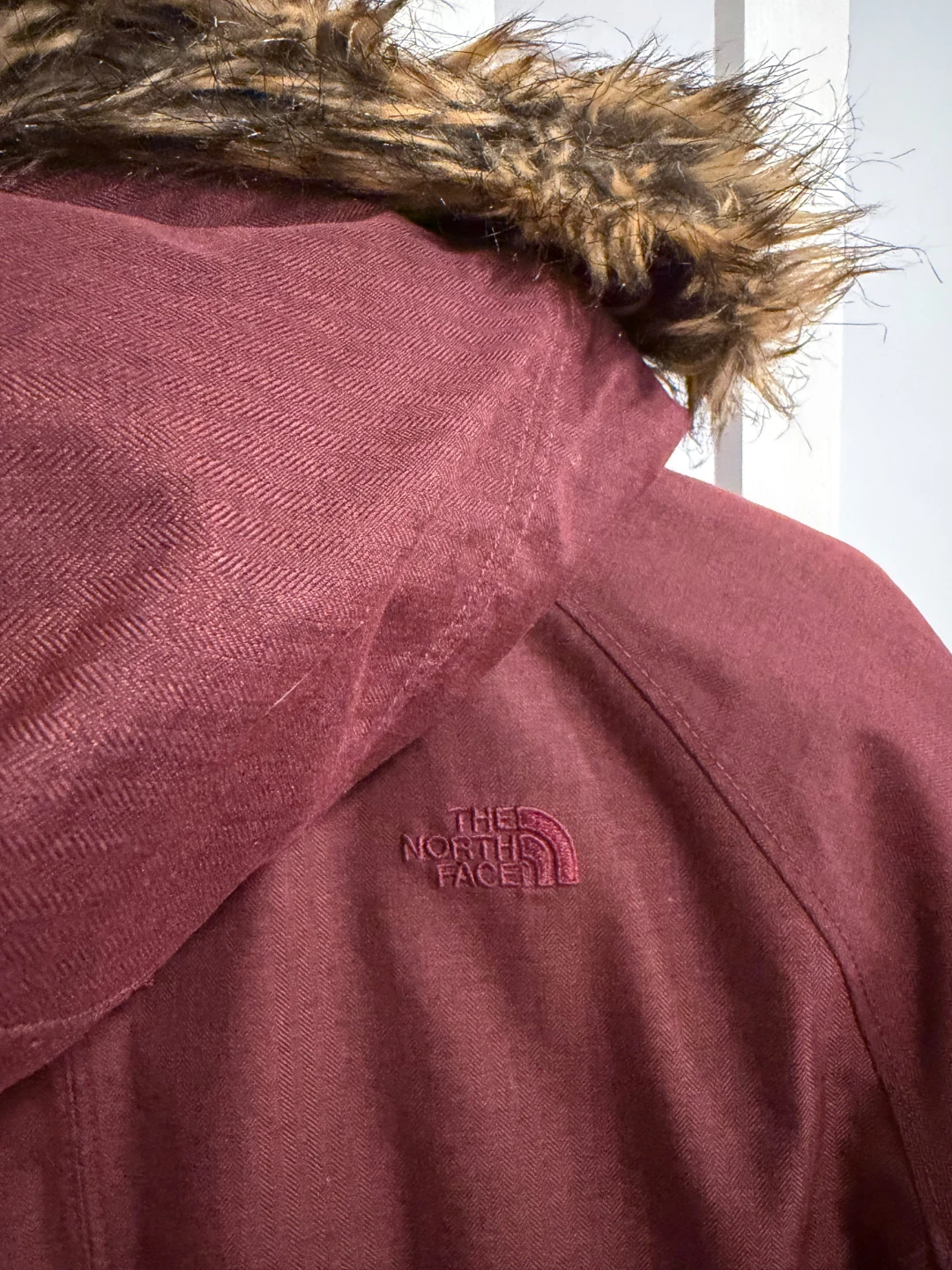 Women’s Medium North Face Arctic Parka in red - Winter Jacket - photo 3